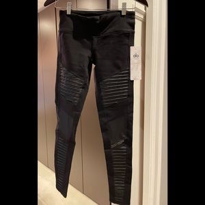 NWT Alo Yoga Moto Leggings - Black Size S